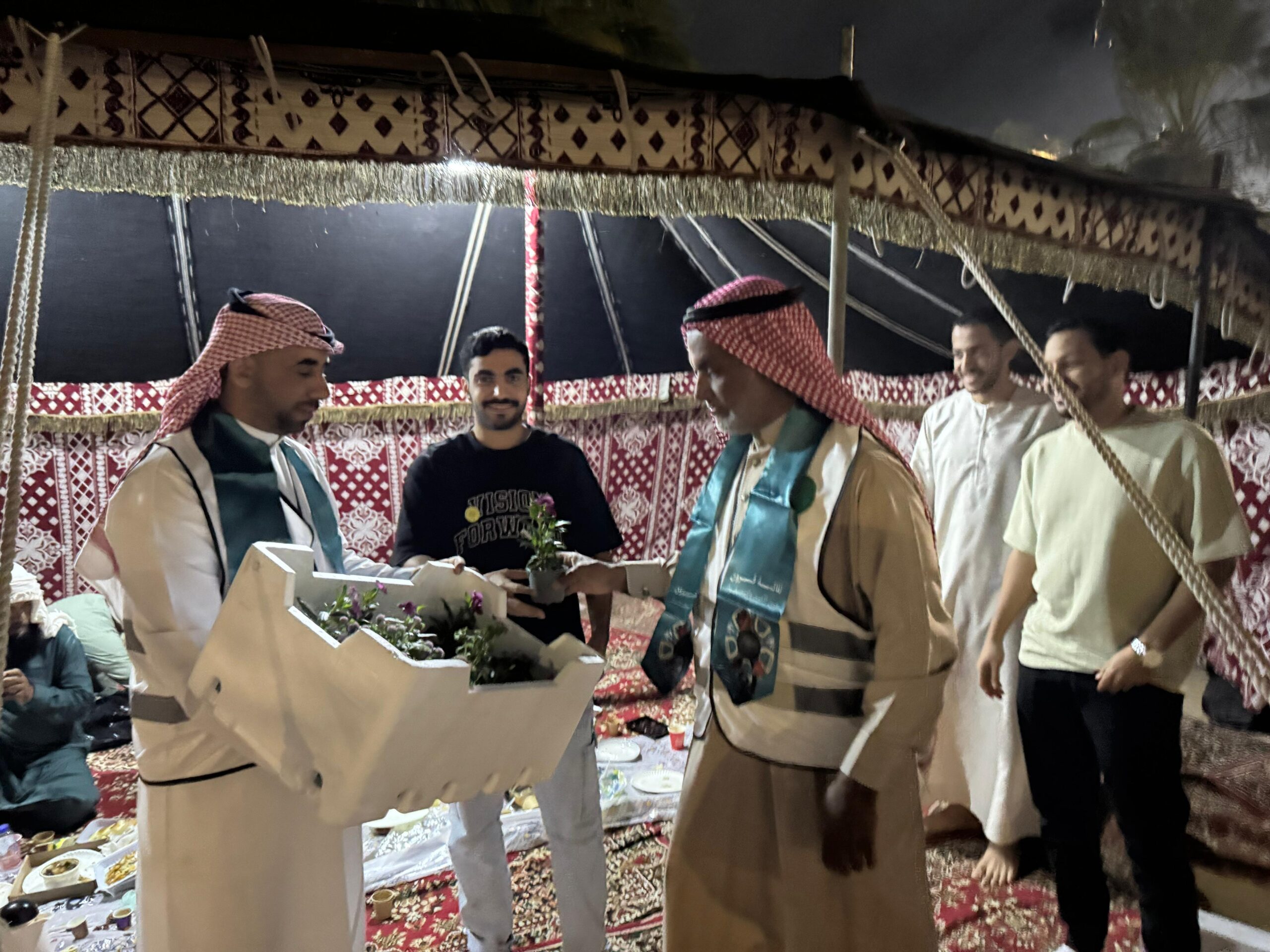 مكاتب البيئة بالليث ورنية ورابغ تحتفي بيوم التأسيس بمبادرات لتوزيع الشتلات