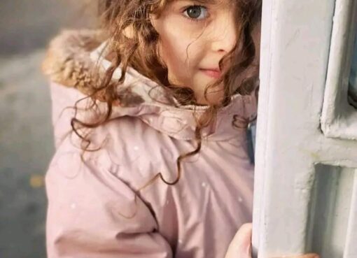 سأكتب على حائط بيتك هنا ينام قلبي