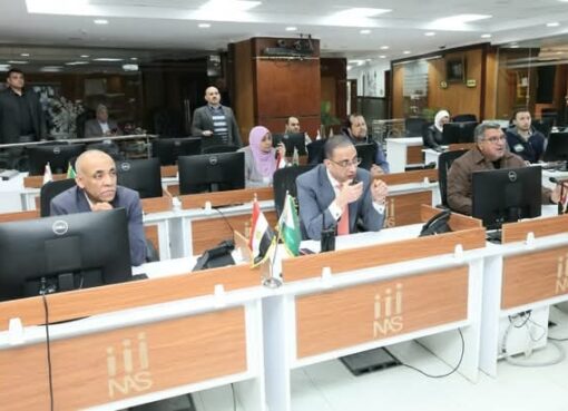 من داخل مركز