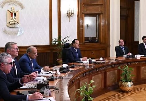 رئيس الوزراء يتابع