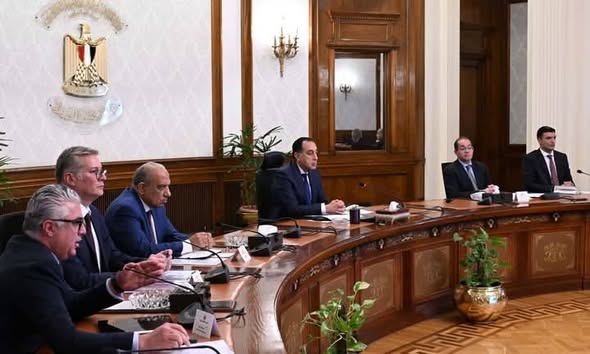 رئيس الوزراء يتابع