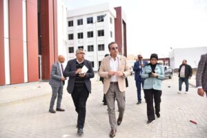 وزير الصحة يجري جولة ميدانية مفاجئة بمدينة بدر ويوجه بتقليل وقت انتظار المرضى في مركز طبي الحي الثالث