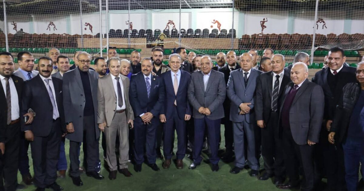 إفتتاح وزير الكهرباء والطاقة المتجددة للدورة الرمضانية لكرة القدم مع مشاركته إفطار العاملين بشركات الكهرباء