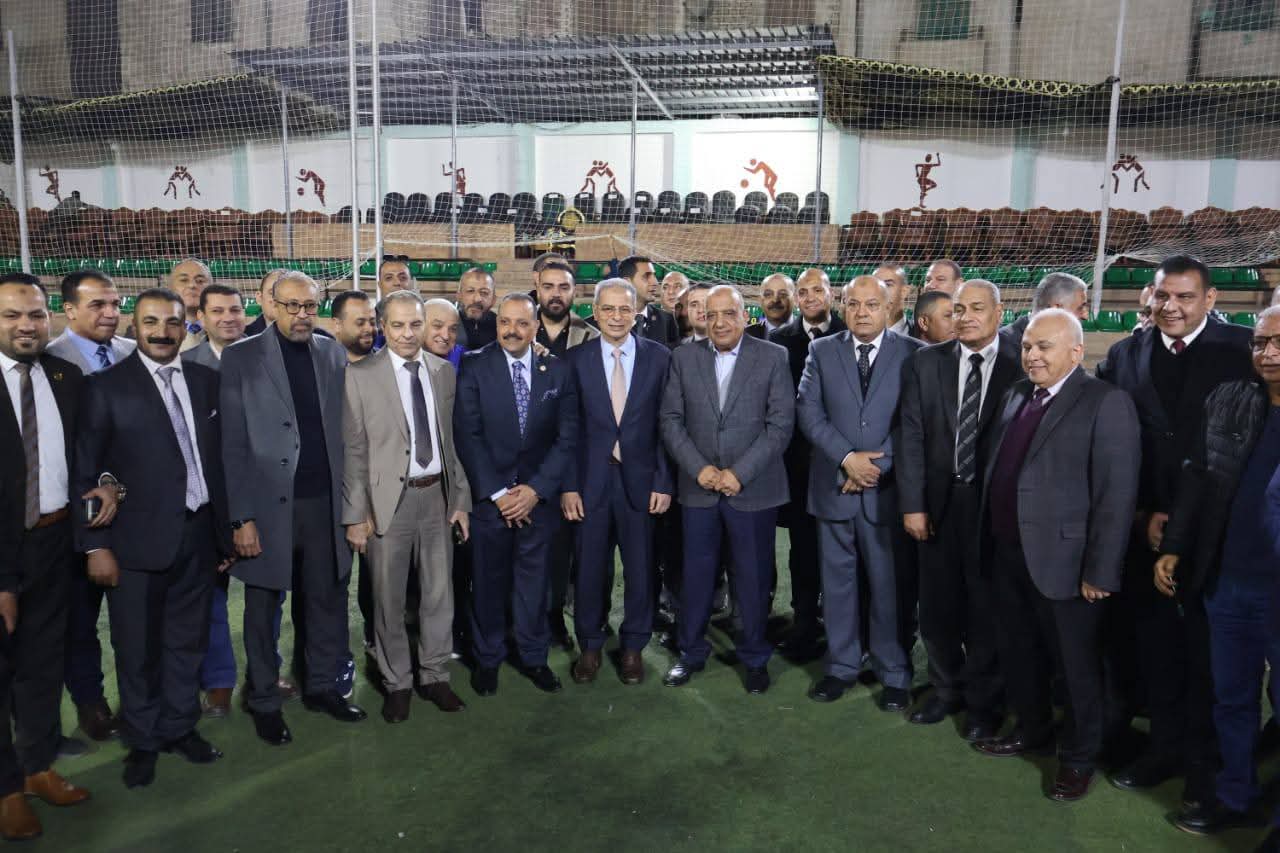 إفتتاح وزير الكهرباء والطاقة المتجددة للدورة الرمضانية لكرة القدم مع مشاركته إفطار العاملين بشركات الكهرباء 