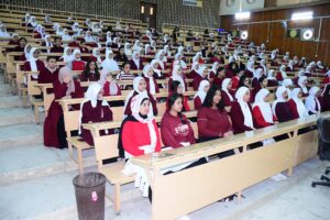 زيارة تفقدية تشيد بانضباط طلاب جامعة سوهاج خلال دورات التربية العسكرية