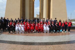 محافظ بني سويف يضع إكليل الزهور على النُصب التذكاري للشهداء بمناسبة العيد القومي للمحافظة