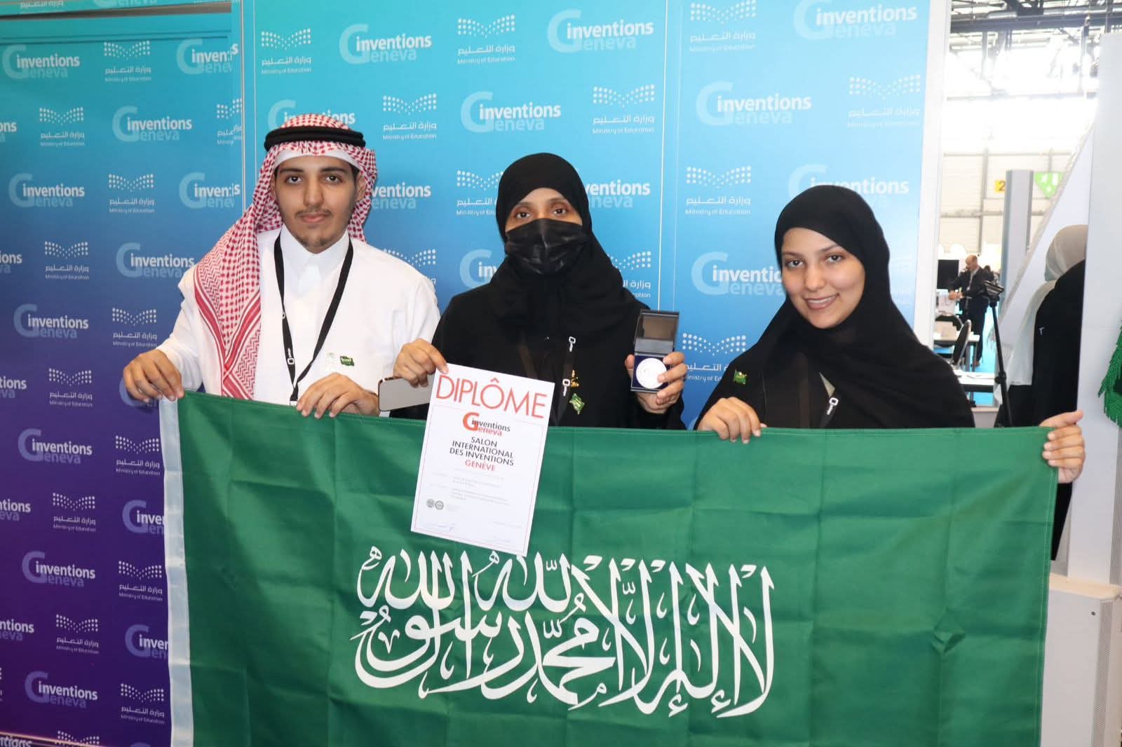 فريق بحثي من جامعة جدة يشارك في معرض جنيف الدولي لابتكار معالجة الانسكابات النفطية