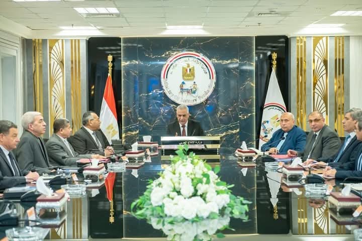 عبر الكونفرانس..وزير الدولة للإنتاج الحربي يناقش ملفات العمل مع رؤساء مجالس إدارات الجهات التابعة