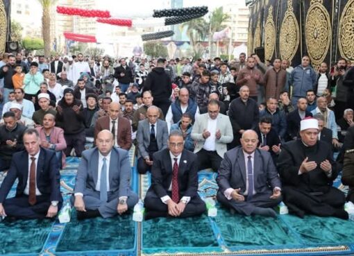محافظ الجيزة يؤدي صلاة عيد الفطر المبارك بساحة مسجد مصطفى محمود ويهنئ المواطنين