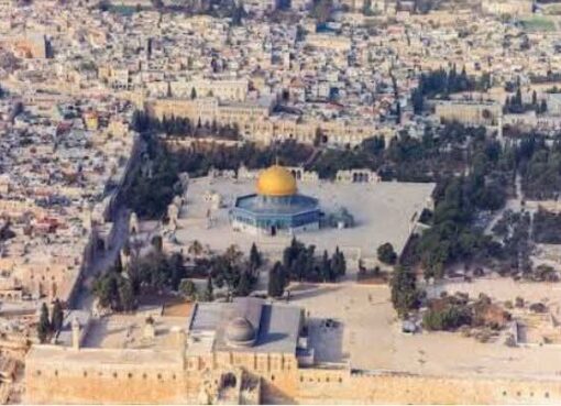 الاحتلال يحرم الآلاف من الفلسطينيين من أداء صلاة عيد الفطر في المسجد الأقصى