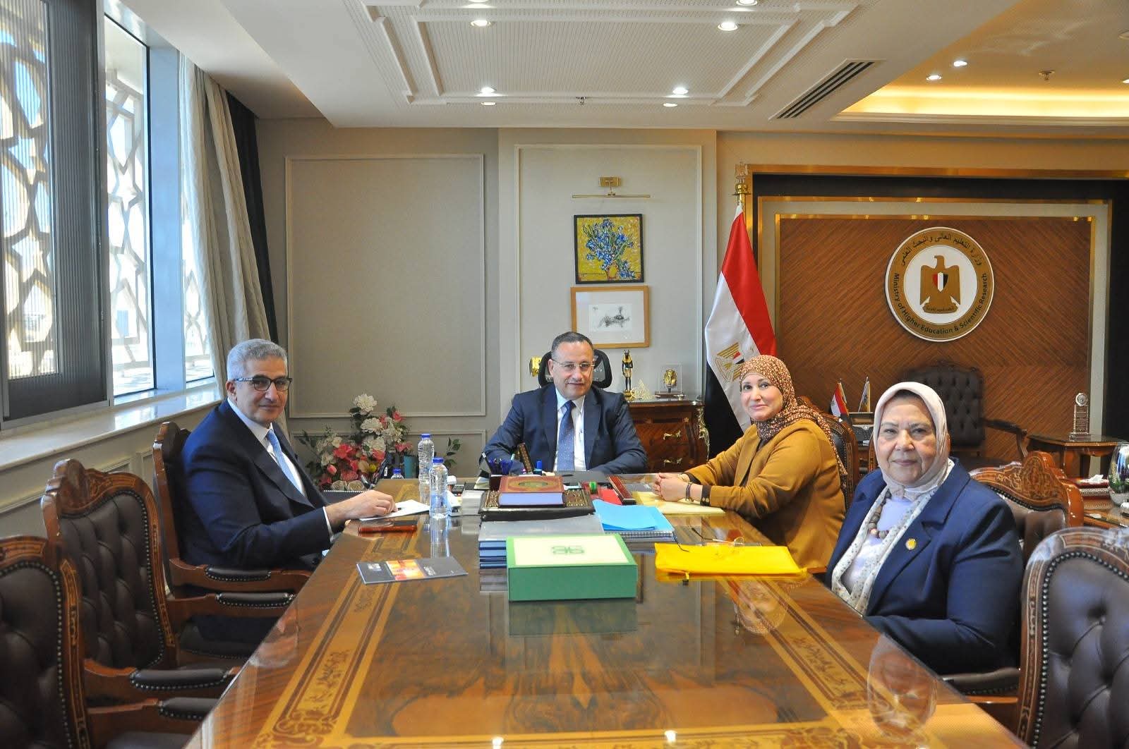 وزير التعليم العالي.. الدراسة حضورياً بالجامعات والمعاهد ونظام التعليم الأونلاين يومي الأربعاء والخميس