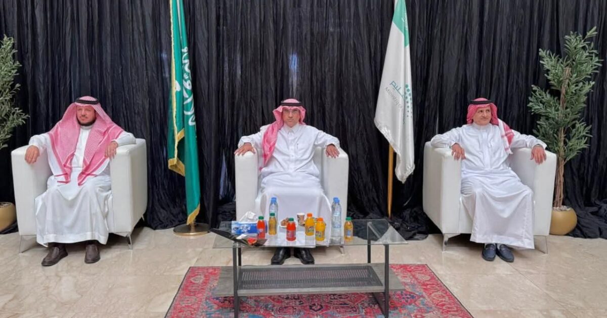 الإدارة العامة للتعليم بمحافظة الطائف تعايد منسوبيها