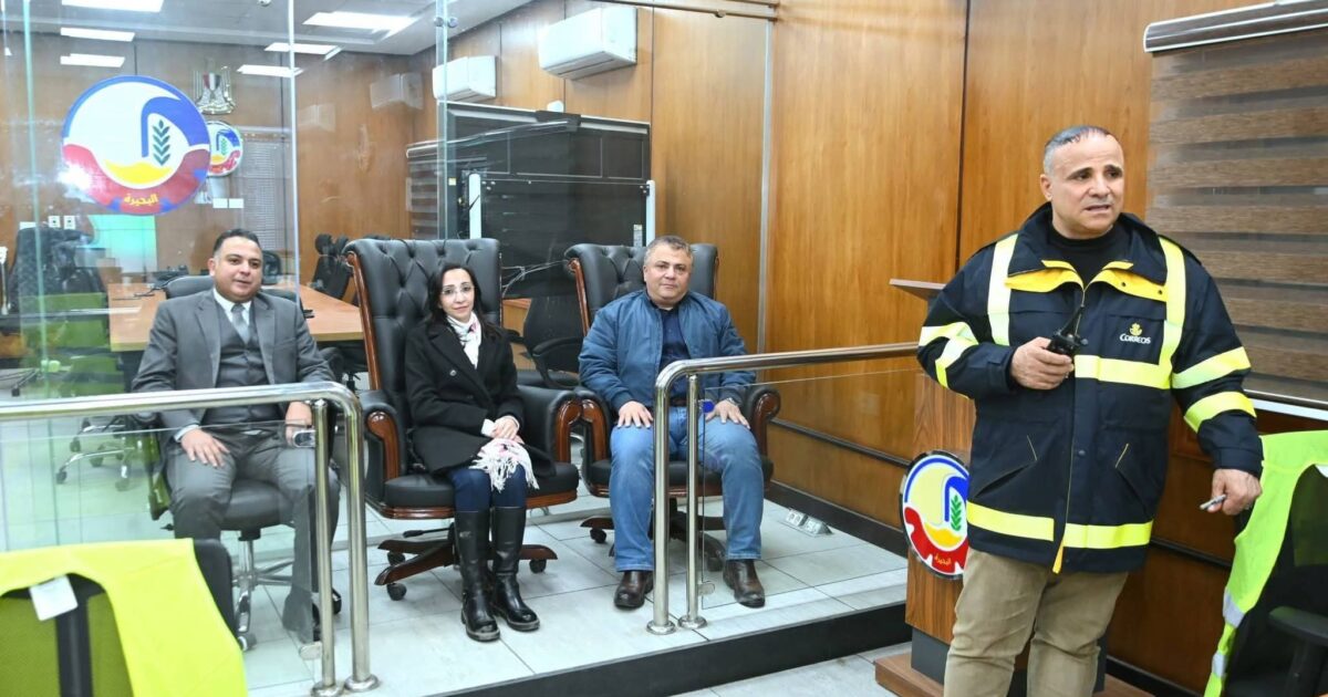 محافظ البحيرة تشيد بجهود الأطقم العاملة على مدار الساعة لتخفيف حدة الآثار الناجمة لخدمة المواطنين