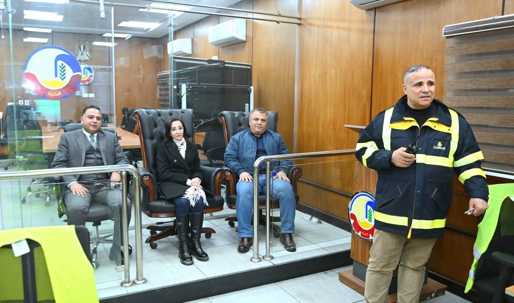 محافظ البحيرة تشيد بجهود الأطقم العاملة على مدار الساعة لتخفيف حدة الآثار الناجمة لخدمة المواطنين 