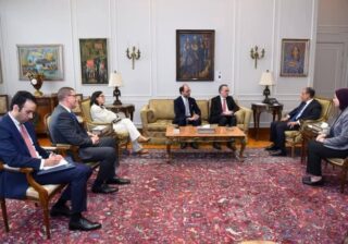 وزير الخارجية يستقبل وفد من البنك الأوروبي للاستثمار