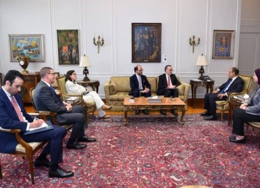 وزير الخارجية يستقبل وفد من البنك الأوروبي للاستثمار