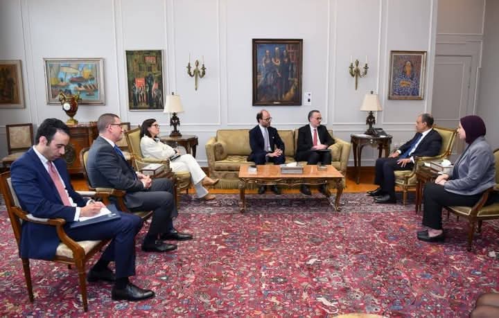 وزير الخارجية يستقبل وفد من البنك الأوروبي للاستثمار