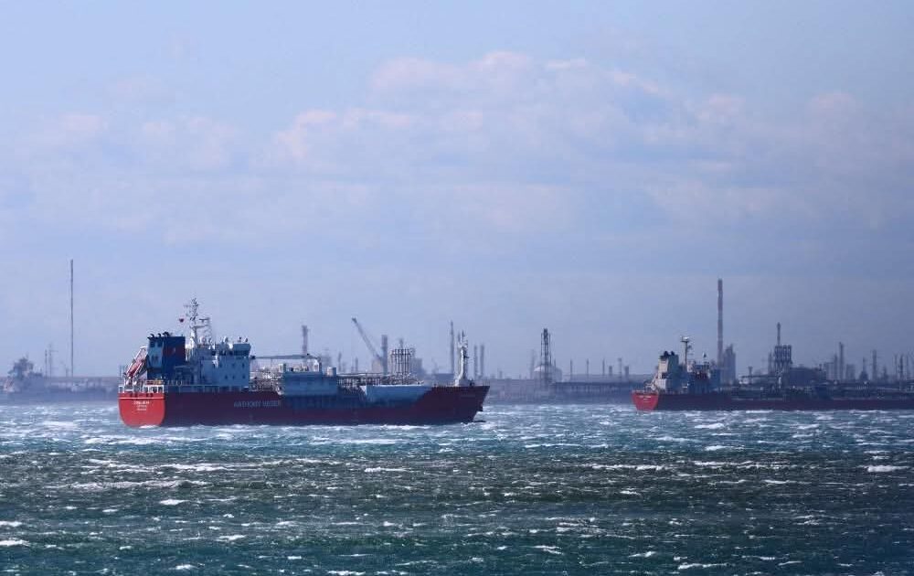 الحرب على إيران تشعل أسعار النفط وتهدد الأمن الغذائي العالمي