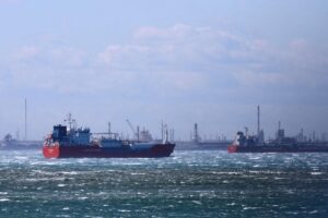 الحرب على إيران تشعل أسعار النفط وتهدد الأمن الغذائي العالمي