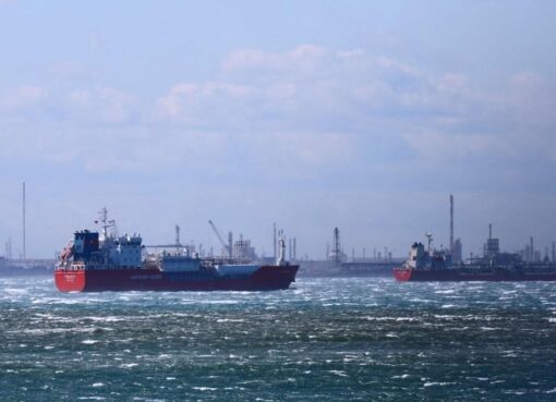 الحرب على إيران تشعل أسعار النفط وتهدد الأمن الغذائي العالمي