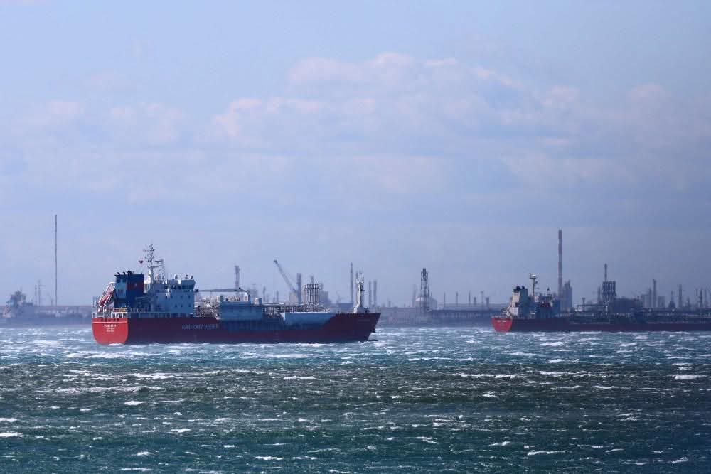 الحرب على إيران تشعل أسعار النفط وتهدد الأمن الغذائي العالمي