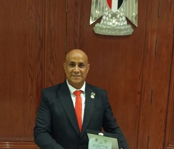 خبرة في الأحذية وتوسع في الموضة… قراءة في تجربة أحمد سعد الصناعية