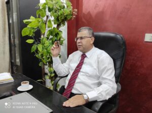 أحوج الناس إلى صنع المعروف