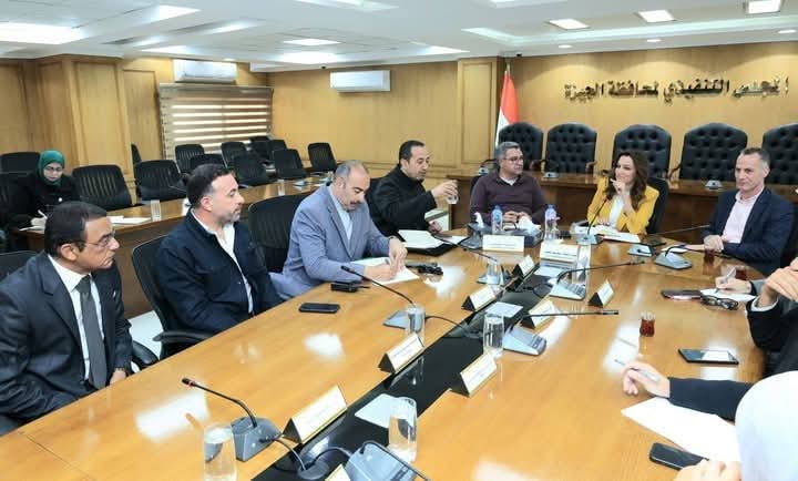 نائب المحافظ تترأس لجنة بحث تطوير الخدمات بمنطقة حدائق الأهرام ووضع حلول