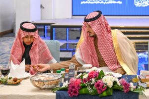 مُحافظ الطائف يُشارك أبناء شهداء الواجب والمتوفين من منسوبي التعليم حفل الإفطار الرمضاني..