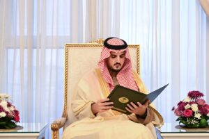 مُحافظ الطائف يُشارك أبناء شهداء الواجب والمتوفين من منسوبي التعليم حفل الإفطار الرمضاني..