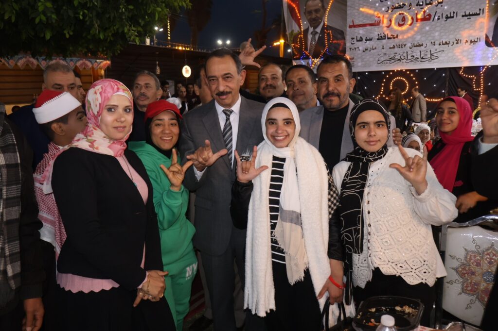 راشد يرسخ قيم التلاحم الانساني مع فرسان الارادة بميدان الثقافة