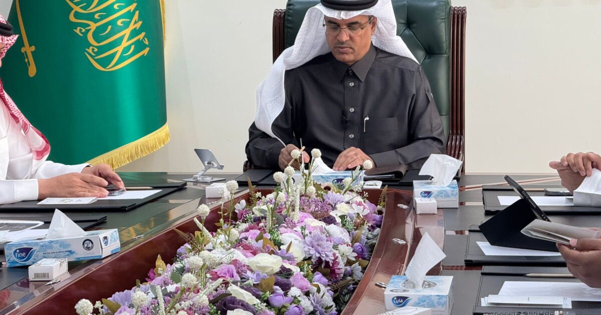 مدير عام تعليم الطائف يشهد استعراض التجارب المميزة في المدارس