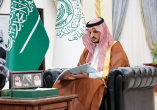 الأمير فواز بن سلطان يطلع على جهود مركز تلفزيون الطائف..