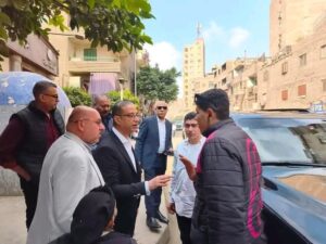 "الأنصارى " يتفقد المركز التكنولوجي بحي العمرانية لمتابعة إنجاز معاملات المواطنين