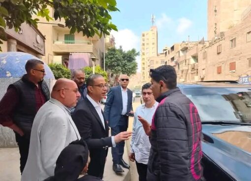 "الأنصارى " يتفقد المركز التكنولوجي بحي العمرانية لمتابعة إنجاز معاملات المواطنين