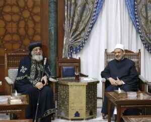 خلال اتصال هاتفي.. شيخ الأزهر يهنِّئ البابا تواضروس والإخوة المسيحيين بعيد القيامة المجيد