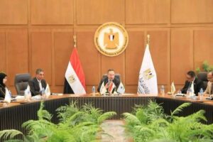 وزير التعليم العالي يعقد اجتماعًا موسعًا بممثلي الاتحادات الطلابية والأسر المركزية