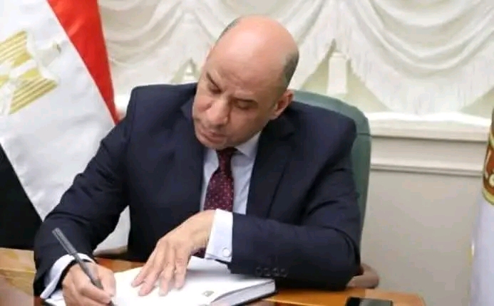 وزير العمل يعتمد صرف 1.77 مليون جنيه لـ366 عاملًا من العمالة غير المنتظمة في 26 محافظة
