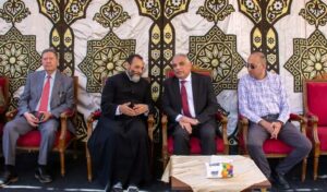 رئيس جامعة طنطا يقدم التهنئة بالكنيسة الكاثوليكية بمحافظة الغربية