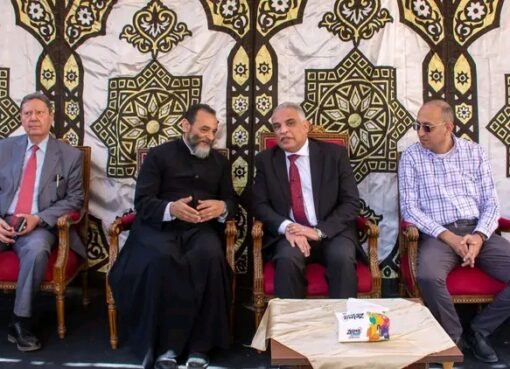 رئيس جامعة طنطا يقدم التهنئة بالكنيسة الكاثوليكية بمحافظة الغربية