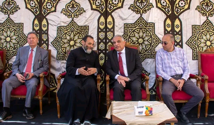 رئيس جامعة طنطا يقدم التهنئة بالكنيسة الكاثوليكية بمحافظة الغربية