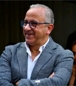 رئيس جامعة العاصمة يهنئ الدكتور محمود حامد لتوليه رئاسة قطاع الفنون التشكيلية