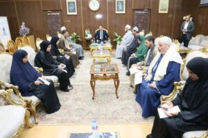 في لفتة إنسانية.. محافظ المنوفية يُواسي أسر ضحايا طنوب ويُسلمهم التعويضات