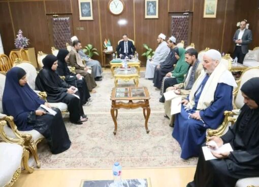 في لفتة إنسانية.. محافظ المنوفية يُواسي أسر ضحايا طنوب ويُسلمهم التعويضات