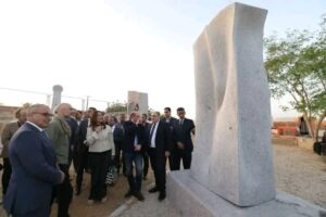 وزيرة الثقافة توافق على تجديد عرض 3 أعمال فنية من "سمبوزيوم أسوان"بميادين السويس