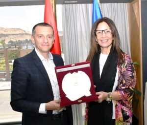 محافظ أسوان ووزيرة الثقافة يبحثان دعم الحراك الثقافي وتعزيز الهوية الوطنية