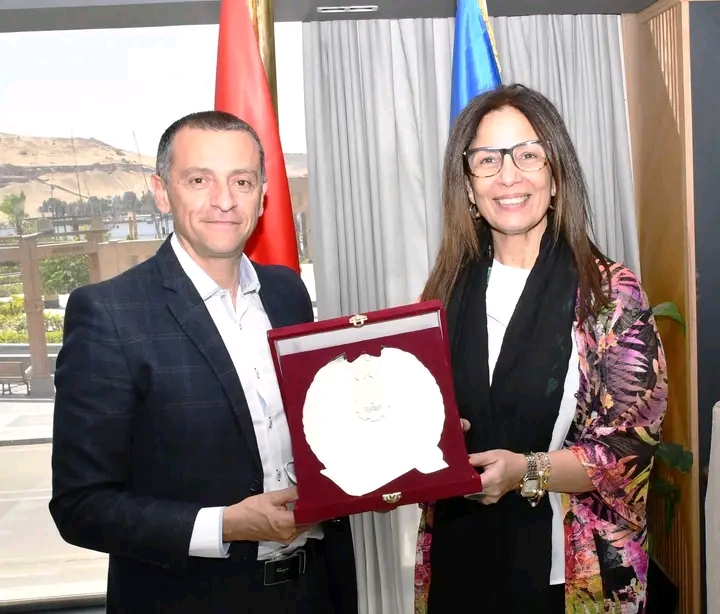 محافظ أسوان ووزيرة الثقافة يبحثان دعم الحراك الثقافي وتعزيز الهوية الوطنية