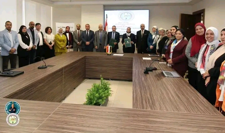 رئيس الشركة المصرية لنقل الكهرباء توقع عقداً مع شركة الخرافى ناشيونال لتطوير مشروعات البنية التحتية