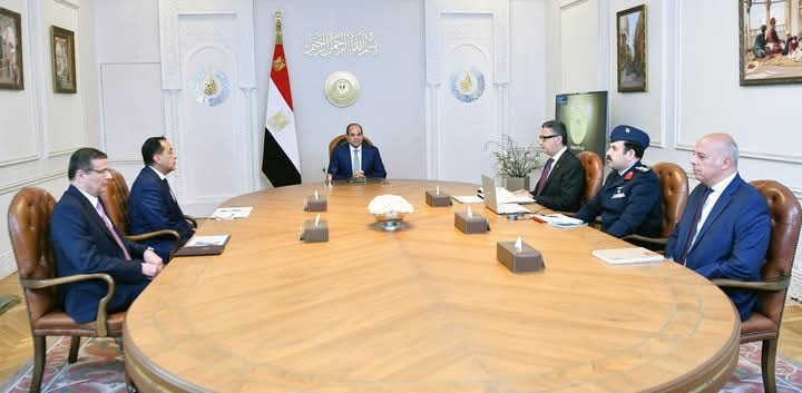 الرئيس السيسي يجتمع