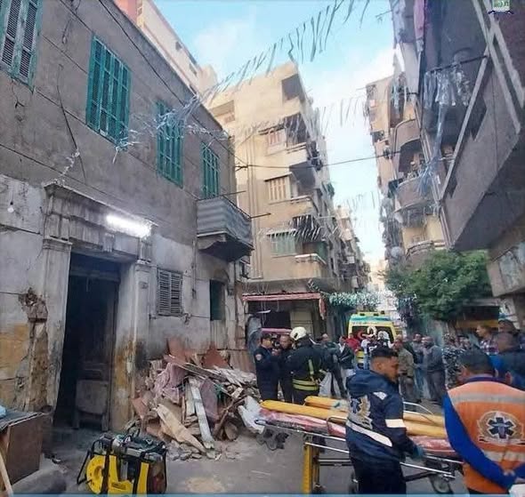 سقوط سقف احد